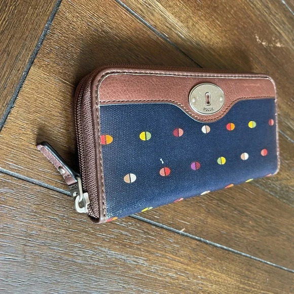 NWOT Fossil wallet - Picture 5 of 9